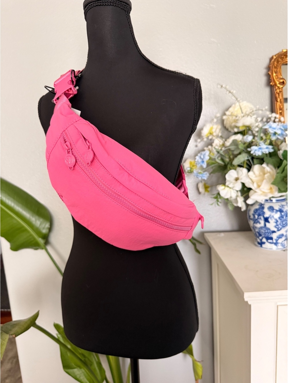 Steve Madden canvas belt bag/fanny pack in hot pink NWT